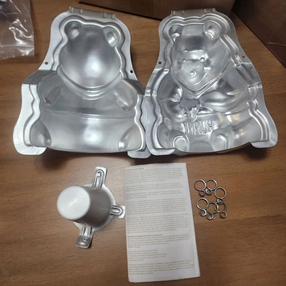 Wilton Winnie the Pooh Stand Up Cake Pan 3D Disney w Instructions and pins